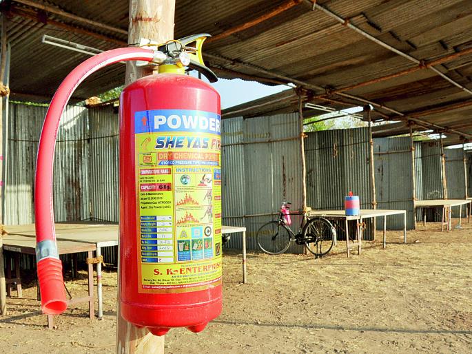 Promotional sparks before the cracker market starts | फटाका मार्केट सुरू होण्यापूर्वीच वादाची ठिणगी Promotional sparks before the cracker market starts | फटाका मार्केट सुरू होण्यापूर्वीच वादाची ठिणगी