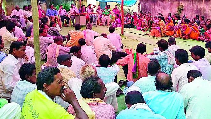 Decision making decision in Arthotidhi Gram Sabha | अरततोंडी ग्रामसभेत दारूबंदीचा निर्णय