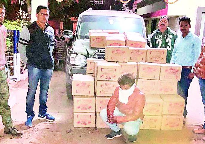 10 lakh liquor seized with vehicle | वाहनासह १० लाखांची दारू जप्त