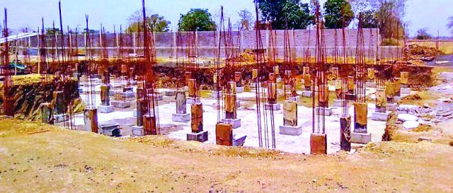 Building work in the health center building | आरोग्य केंद्र इमारतीचे काम प्रगतीपथावर Building work in the health center building | आरोग्य केंद्र इमारतीचे काम प्रगतीपथावर