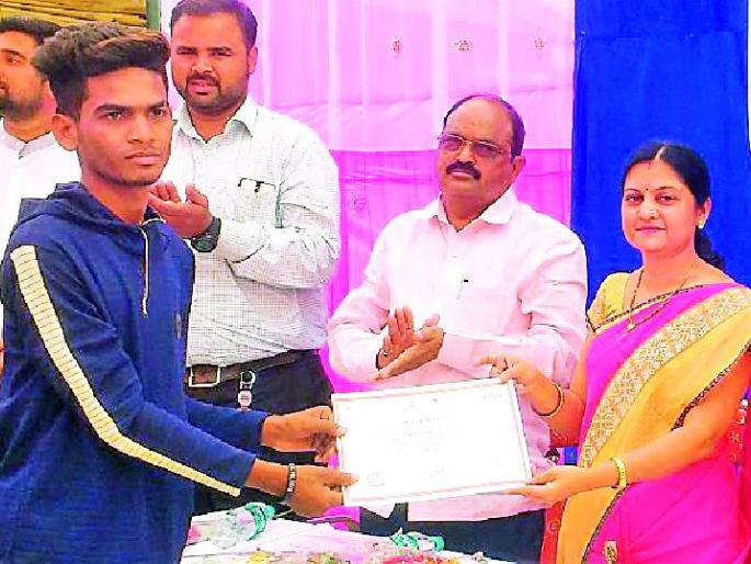 Prepare to leave the village for work | कामासाठी गाव सोडण्याची तयारी ठेवा Prepare to leave the village for work | कामासाठी गाव सोडण्याची तयारी ठेवा