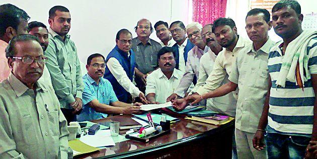 Fill vacancies in hospitals | रुग्णालयांमधील रिक्त पदे भरा Fill vacancies in hospitals | रुग्णालयांमधील रिक्त पदे भरा