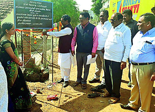 Development works of Gadchiroli crores | गडचिरोलीत कोट्यवधीची विकासकामे Development works of Gadchiroli crores | गडचिरोलीत कोट्यवधीची विकासकामे