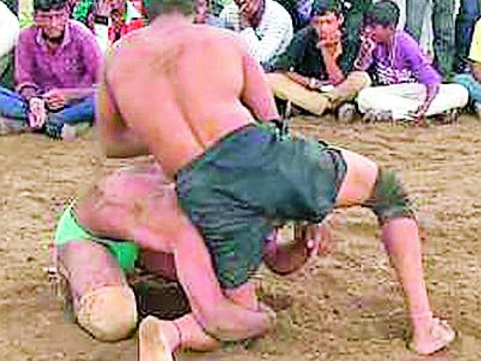 Wrestling innings painted in oblivion | विस्मृतीत गेले विसोरात रंगलेले कुस्तीचे डाव Wrestling innings painted in oblivion | विस्मृतीत गेले विसोरात रंगलेले कुस्तीचे डाव