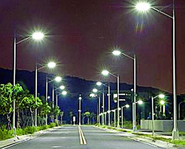 The city lights up the light of the LED bulb | एलईडी बल्बच्या प्रकाशाने उजळणार शहर