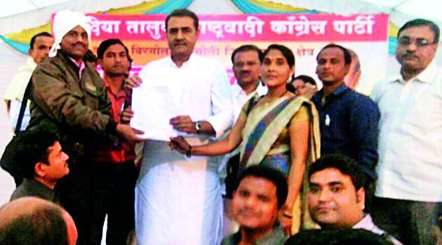 Junking for a little over 20 years, mocked | २० वर्षांपासून तुटपुंजे मानधन देऊन थट्टा Junking for a little over 20 years, mocked | २० वर्षांपासून तुटपुंजे मानधन देऊन थट्टा