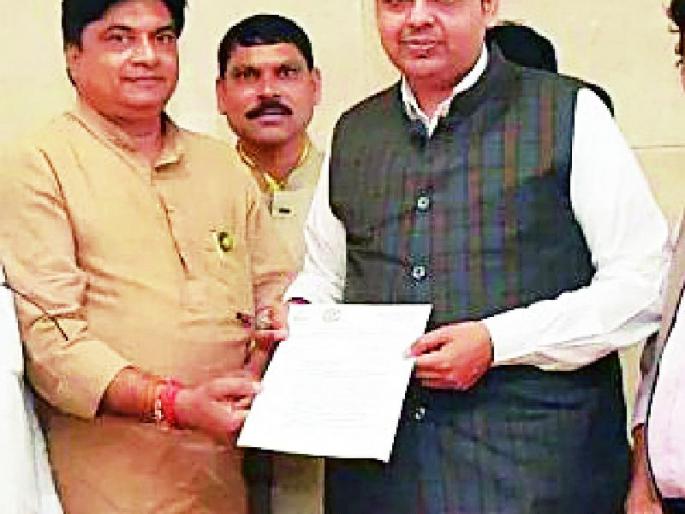 After all, the reduction of salary of seven thousand employees | अखेर सात हजार कर्मचाऱ्यांची वेतन कपात मागे After all, the reduction of salary of seven thousand employees | अखेर सात हजार कर्मचाऱ्यांची वेतन कपात मागे