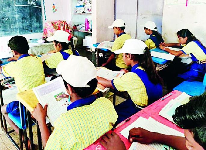 Education on projector in Bodalbodi School | प्रोजेक्टरवर शिक्षण देणारी शाळा बोदलबोडी Education on projector in Bodalbodi School | प्रोजेक्टरवर शिक्षण देणारी शाळा बोदलबोडी