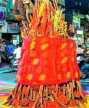 Swaha will have 28 thousand quintals of wood | २८ हजार क्विंटल लाकडे होळीत होणार स्वाहा Swaha will have 28 thousand quintals of wood | २८ हजार क्विंटल लाकडे होळीत होणार स्वाहा