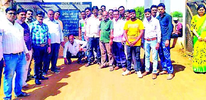 The ban on the activities of the Agricultural Produce Market Committee | कृषी उत्पन्न बाजार समितीचे व्यवहार ठप्प The ban on the activities of the Agricultural Produce Market Committee | कृषी उत्पन्न बाजार समितीचे व्यवहार ठप्प