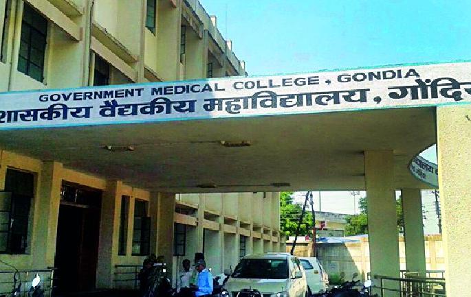 11 crores of equipment is not money for medicine | ११ कोटींची उपकरणे मात्र औषधासाठी पैसे नाही 11 crores of equipment is not money for medicine | ११ कोटींची उपकरणे मात्र औषधासाठी पैसे नाही