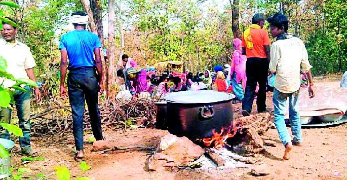 To resolve the movement of Shriramnagar residents will be resolved in Mumbai | श्रीरामनगरवासीयांच्या आंदोलनावर मुंबईत तोडगा काढणार To resolve the movement of Shriramnagar residents will be resolved in Mumbai | श्रीरामनगरवासीयांच्या आंदोलनावर मुंबईत तोडगा काढणार