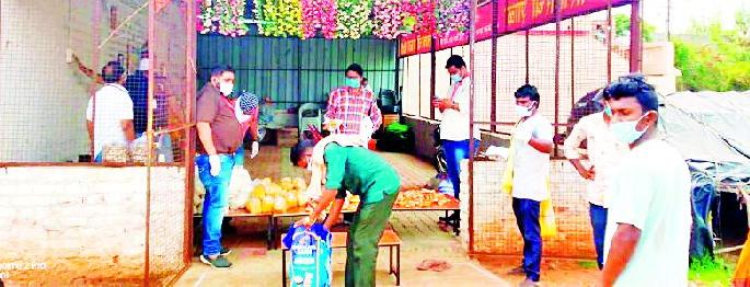 The demand for help began for the Garudi population | मांग गारुडी वस्तीसाठी सुरु झाला मदतीचा ओघ The demand for help began for the Garudi population | मांग गारुडी वस्तीसाठी सुरु झाला मदतीचा ओघ
