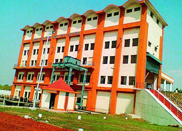 Give water to the project on the Wainganga river banks | वैनगंगा नदी काठावरील गावांना प्रकल्पाचे पाणी द्या Give water to the project on the Wainganga river banks | वैनगंगा नदी काठावरील गावांना प्रकल्पाचे पाणी द्या