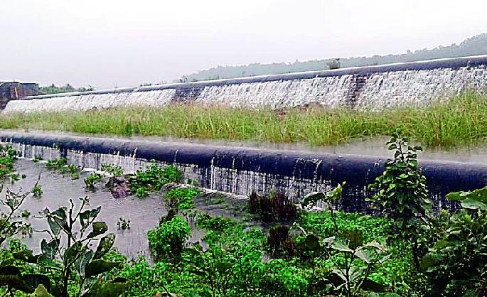 Due to rain, Mundakasa lake overflow | पावसामुळे बोदलकसा तलाव ओव्हरफ्लो Due to rain, Mundakasa lake overflow | पावसामुळे बोदलकसा तलाव ओव्हरफ्लो