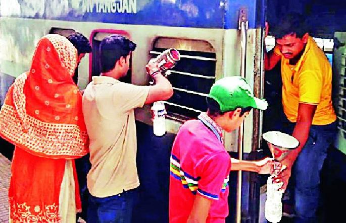 Ancestral service of Trishna Trupti's unbeaten fifty | तृष्णा तृप्तीच्या सेवा कार्याची नाबाद पन्नाशी Ancestral service of Trishna Trupti's unbeaten fifty | तृष्णा तृप्तीच्या सेवा कार्याची नाबाद पन्नाशी