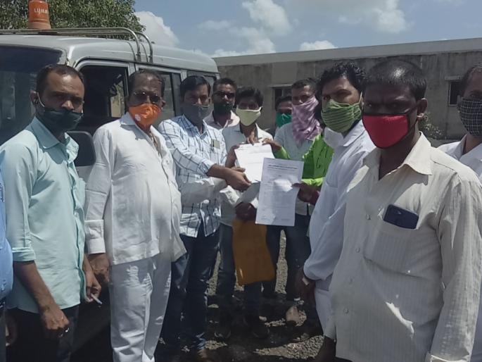 Nuclear Association submits statement to Igatpuri tehsildar for investigation of murder | हत्येच्या चौकशीकरीता नाभिक संघटनेचे इगतपुरीच्या तहसीलदारांना निवेदन सादर Nuclear Association submits statement to Igatpuri tehsildar for investigation of murder | हत्येच्या चौकशीकरीता नाभिक संघटनेचे इगतपुरीच्या तहसीलदारांना निवेदन सादर