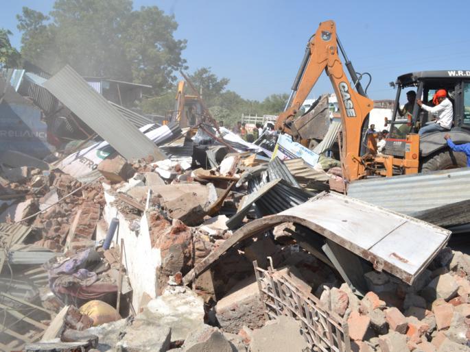 The encroachment campaign started on the next day | अतिक्रमण हटाव मोहीम दुस-या दिवशीही सुरूच