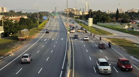 24 crores in the air for four-way driving | ड्रायपोर्टपर्यंतच्या चौपदरीकरणासाठी हवेत २४ कोटी