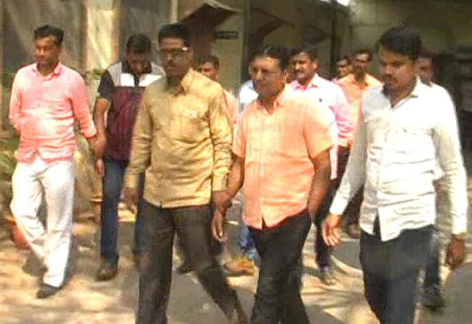 PCR to agricultural officer | कृषी अधिका-यासह तिघांना पोलीस कोठडी