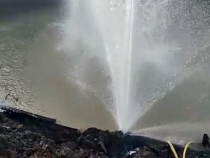 Excess water pressure; The drainage receded | पाण्याचा अतिरिक्त दाब; जलवाहिनी पुन्हा निखळली Excess water pressure; The drainage receded | पाण्याचा अतिरिक्त दाब; जलवाहिनी पुन्हा निखळली