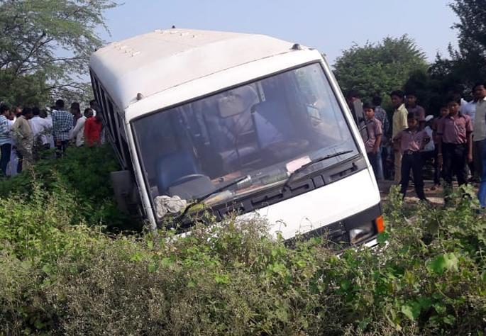 School bus accident | स्कूल बसला अपघात