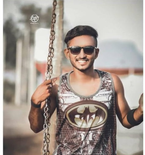 Youth suicides by saying hi no happy states | हाय ना खुश असा स्टेट्स ठेवून युवकाची आत्महत्या Youth suicides by saying hi no happy states | हाय ना खुश असा स्टेट्स ठेवून युवकाची आत्महत्या