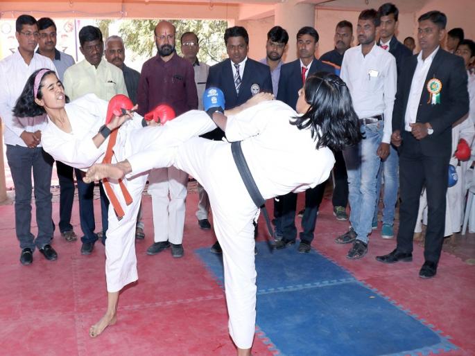 Devotional karate competition in the district, Rajanandini first | जिल्हास्तरीय कराटे स्पर्धेत भक्ती, राजनंदिनी प्रथम Devotional karate competition in the district, Rajanandini first | जिल्हास्तरीय कराटे स्पर्धेत भक्ती, राजनंदिनी प्रथम