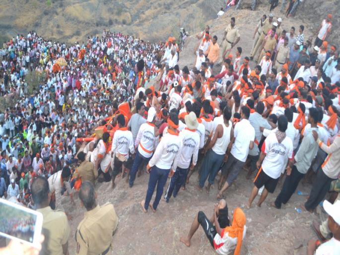 'Har Har Mahadev' Hail: Jalabhishek 'Shree' by the karha river water | ‘हर हर महादेव’चा जयघोष : ‘श्रीं’ना कऱ्हेच्या पवित्र जलधारेने जलाभिषेक  'Har Har Mahadev' Hail: Jalabhishek 'Shree' by the karha river water | ‘हर हर महादेव’चा जयघोष : ‘श्रीं’ना कऱ्हेच्या पवित्र जलधारेने जलाभिषेक