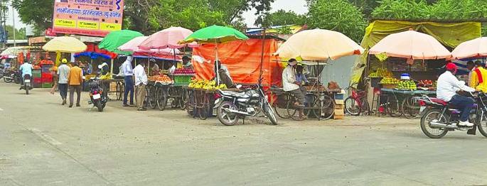 200 applications for survey of peddlers in Khamgaon! | खामगावातील फेरीवाल्यांच्या सर्वेक्षणासाठी २०० अर्ज!