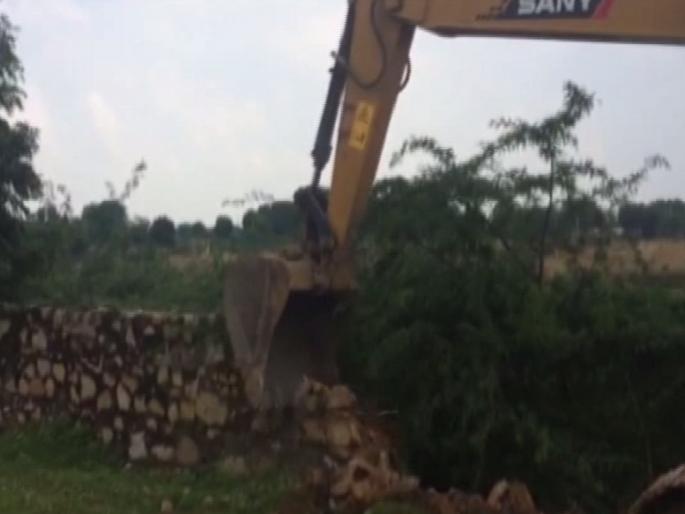 Five lakhs of encroachments in rural Maharashtra | ग्रामीण महाराष्ट्रात पाच लाख अतिक्रमणे Five lakhs of encroachments in rural Maharashtra | ग्रामीण महाराष्ट्रात पाच लाख अतिक्रमणे