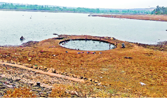 Dangers of shining Kolhapur are shining | पाणीदार कोल्हापूरला टंचाईच्या झळा Dangers of shining Kolhapur are shining | पाणीदार कोल्हापूरला टंचाईच्या झळा