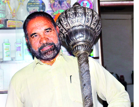 Two hands of 'Hindsaris' with condition and situation | प्रकृती अन् परिस्थितीशी ‘हिंदकेसरीं’चे दोन हात