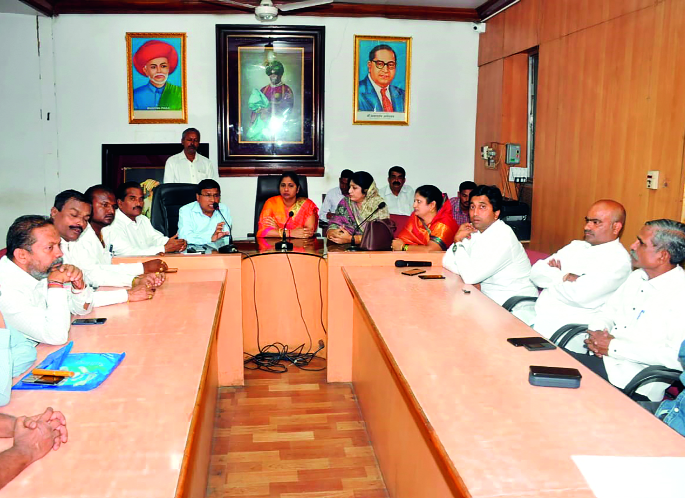 Shahu mausoleum sparks congressional-nationalism | ‘शाहू समाधी’वरून काँग्रेस-राष्ट्रवादीत ठिणगी Shahu mausoleum sparks congressional-nationalism | ‘शाहू समाधी’वरून काँग्रेस-राष्ट्रवादीत ठिणगी