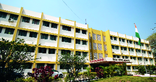 Discussion about dress codes | कर्मचाऱ्यांमध्ये ड्रेसकोडचीच चर्चा Discussion about dress codes | कर्मचाऱ्यांमध्ये ड्रेसकोडचीच चर्चा