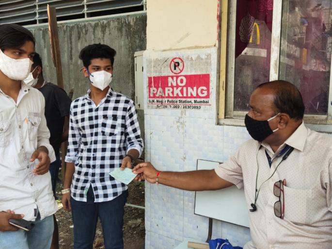 If the mask is not worn, the road will have to be cleaned | मास्क घातला नाही तर रस्ता स्वच्छ करावा लागणार If the mask is not worn, the road will have to be cleaned | मास्क घातला नाही तर रस्ता स्वच्छ करावा लागणार