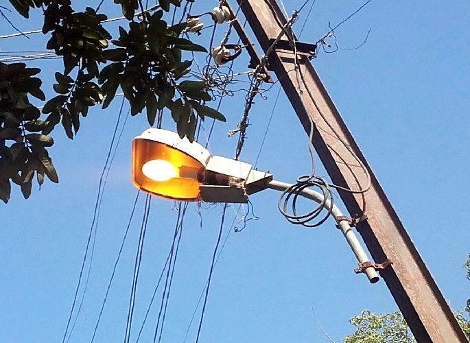 Power supply to five villages in Kalvan taluka cut off | कळवण तालुक्यातील पाच गावांचा वीजपुरवठा खंडित