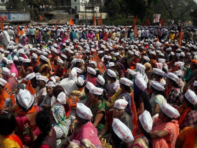 Kolhapur: On the Lingayat Samaj road for the approval of religion, the support of 77 social organizations of the Morcha | कोल्हापूर : धर्माच्या मान्यतेसाठी लिंगायत समाज रस्त्यावर, मोर्चाला ७७ समाज संघटनांचा पाठिंबा Kolhapur: On the Lingayat Samaj road for the approval of religion, the support of 77 social organizations of the Morcha | कोल्हापूर : धर्माच्या मान्यतेसाठी लिंगायत समाज रस्त्यावर, मोर्चाला ७७ समाज संघटनांचा पाठिंबा