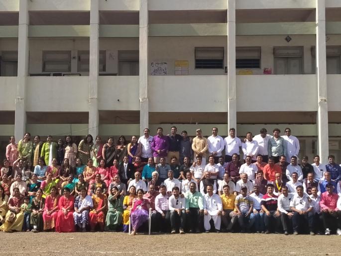 Twenty-three-year-old alumni meet | तेवीस वर्षांनी भरला माजी विद्यार्थी मेळावा Twenty-three-year-old alumni meet | तेवीस वर्षांनी भरला माजी विद्यार्थी मेळावा