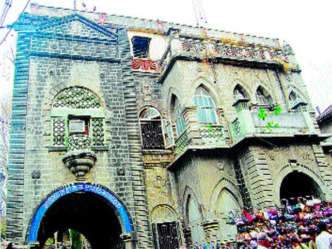 Corporators angry: Discontinuation of pre-divisional waterfalls are not deleted, then why should division committees? | नगरसेवक संतप्त : पूर्व विभागातील पाणीप्रश्नावर चर्चा अतिक्रमणे हटविली जात नाहीत मग प्रभाग समित्या कशाला? Corporators angry: Discontinuation of pre-divisional waterfalls are not deleted, then why should division committees? | नगरसेवक संतप्त : पूर्व विभागातील पाणीप्रश्नावर चर्चा अतिक्रमणे हटविली जात नाहीत मग प्रभाग समित्या कशाला?