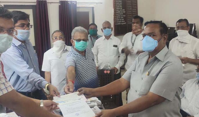 The help of people's struggle in Arunachal Pradesh, Nashik | महावीर पतसंस्थेतर्फे ‘कोरोना’साठी मदत The help of people's struggle in Arunachal Pradesh, Nashik | महावीर पतसंस्थेतर्फे ‘कोरोना’साठी मदत