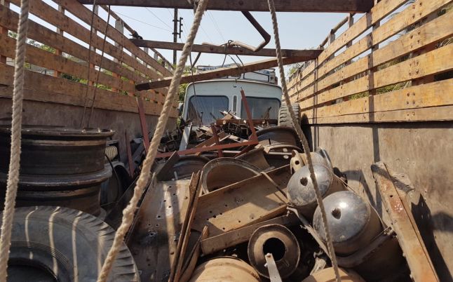 Shahada theft truck seized from Indore | शहादा चोरीचा ट्रक इंदोर येथून जप्त Shahada theft truck seized from Indore | शहादा चोरीचा ट्रक इंदोर येथून जप्त