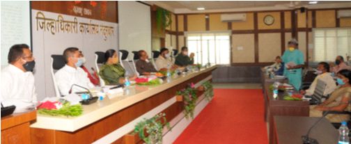 Review of plans at direction meeting | दिशाच्या बैठकीत योजनांचा आढावा Review of plans at direction meeting | दिशाच्या बैठकीत योजनांचा आढावा