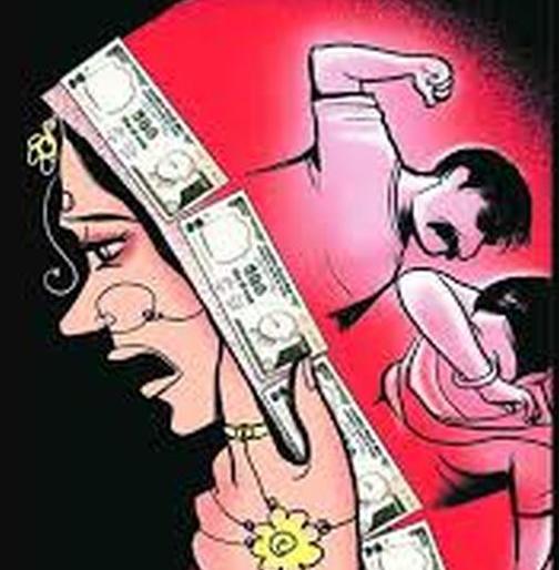 Marital harassment for four lakhs | चार लाखांसाठी विवाहितेचा छळ