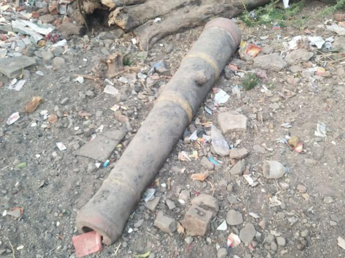 The glory of Taloda Tahsil fell into the rubble | तळोदा तहसीलची शान कचऱ्यात पडून झाली स्मशान The glory of Taloda Tahsil fell into the rubble | तळोदा तहसीलची शान कचऱ्यात पडून झाली स्मशान