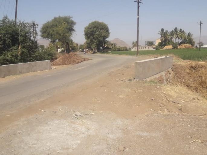 Finally, the protection made on the road to the exit! | अखेर निकवेल रस्त्यावर उभारले संरक्षण कठडे! Finally, the protection made on the road to the exit! | अखेर निकवेल रस्त्यावर उभारले संरक्षण कठडे!