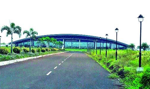 Ozar's terminal was an ornamental building | ओझरचे टर्मिनल झाले शोभेची वास्तू Ozar's terminal was an ornamental building | ओझरचे टर्मिनल झाले शोभेची वास्तू