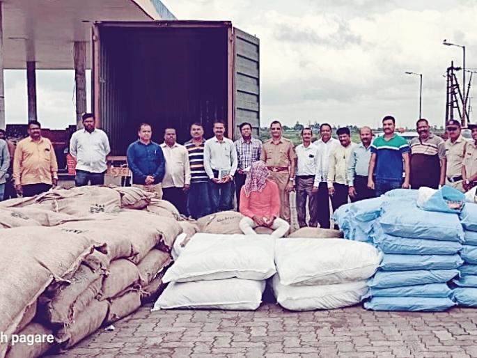 Gutkha worth Rs. 5 lakh seized near Peth | पेठ नजीक ४४ लाखांचा गुटखा जप्त Gutkha worth Rs. 5 lakh seized near Peth | पेठ नजीक ४४ लाखांचा गुटखा जप्त