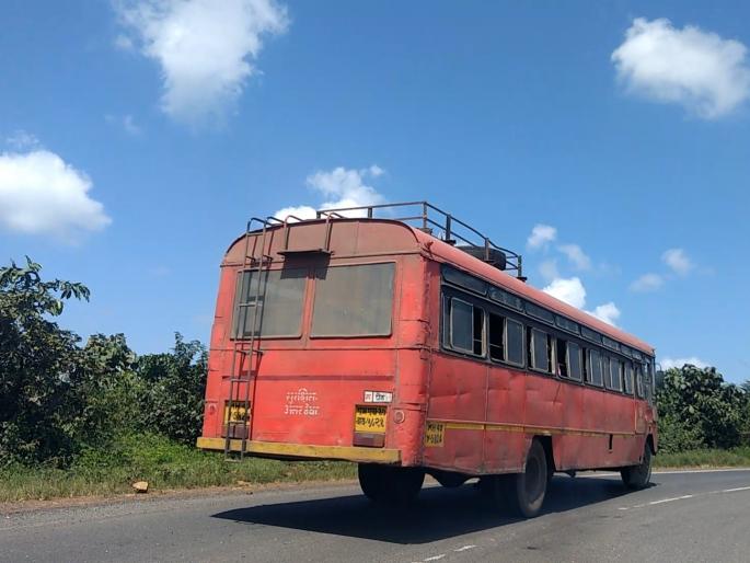 Passengers respond to 15 buses from Peth depot | पेठ आगारातून १५ बसफेऱ्यांना प्रवाशांचा प्रतिसाद Passengers respond to 15 buses from Peth depot | पेठ आगारातून १५ बसफेऱ्यांना प्रवाशांचा प्रतिसाद