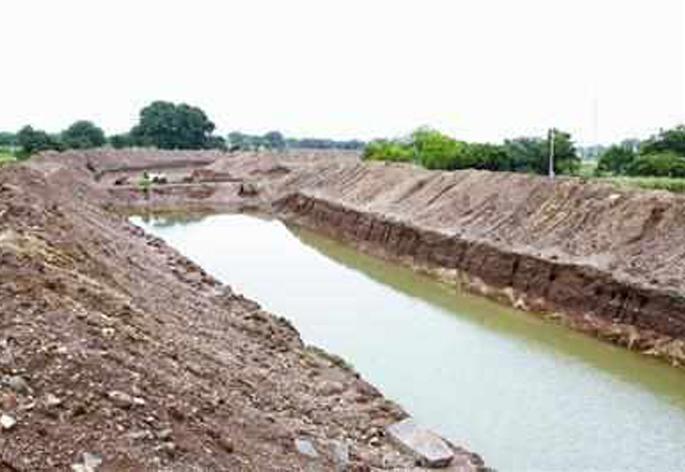 Parbhani: Laagna Muhurat for 622 works of 'Jal Water' | परभणी:‘जलयुक्त’च्या ६२२ कामांना लागेना मुहूर्त Parbhani: Laagna Muhurat for 622 works of 'Jal Water' | परभणी:‘जलयुक्त’च्या ६२२ कामांना लागेना मुहूर्त